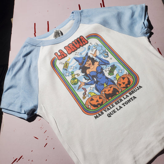 BABY BLUE RETRO BRUJA HORROR BABY TEE